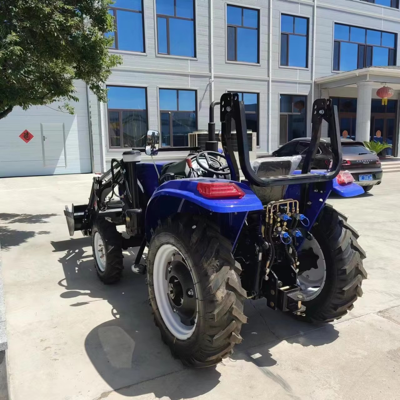 フロントローダーとバックホーを備えた4x4ミニトラクター、ロ - Tractor Backhoe のレビューと価格